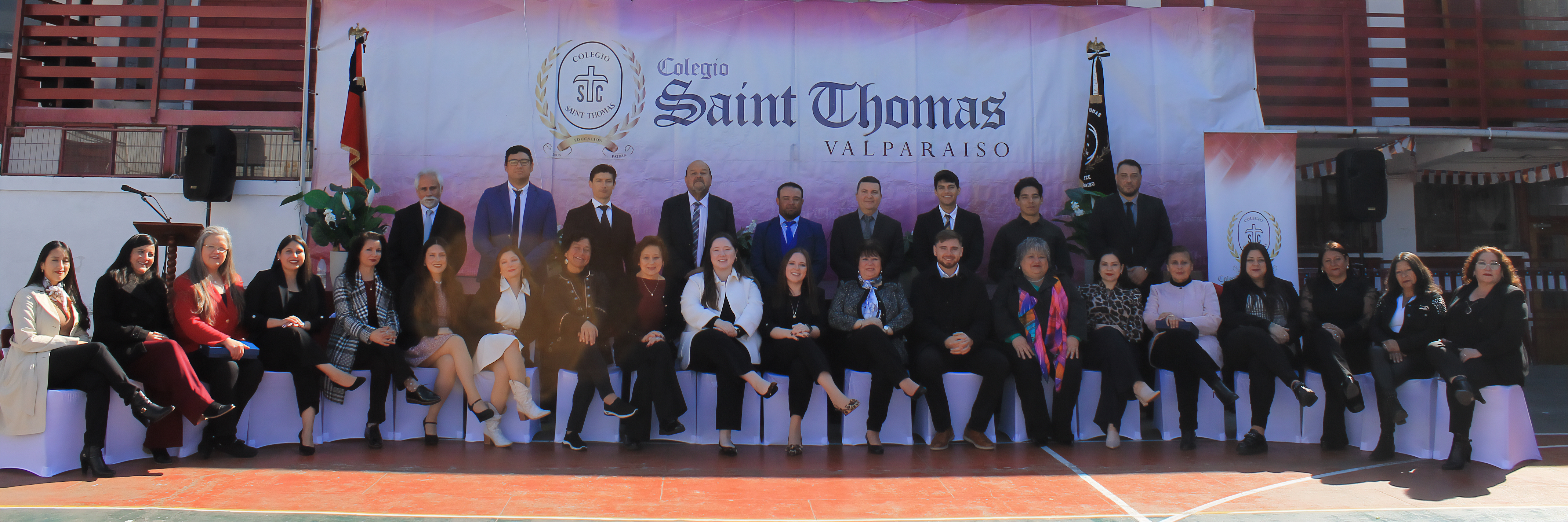 Fotografía grupal del equipo del colegio